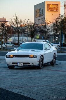 DODGE CHALLENGER R/T 5.7 HEMI V8 MANUÁL