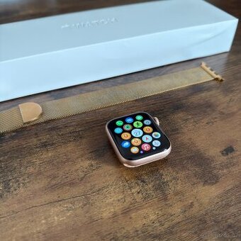 Apple Watch Series 6 44 mm, hliníkové zlaté provedení