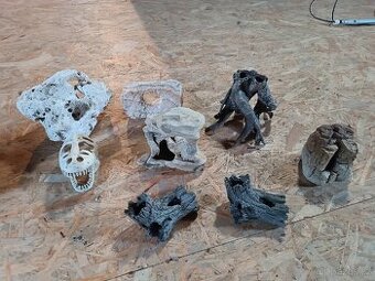 Drobnější dekorace do akvária