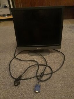 BAREVNÝ  LCD  MONITOR  17  PALCŮ  ZN.  LENOVO