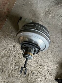 Bmw f10 / f11 posilovač brzd + válec