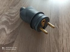 Vidlice a koncovky na kabely 230V