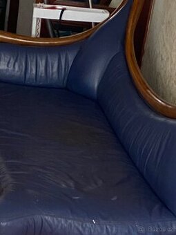 Krásná sedačka kůže, mahagon dřevo