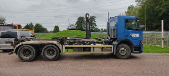 Hákový nosič kontejnerů Volvo fm9 6x4