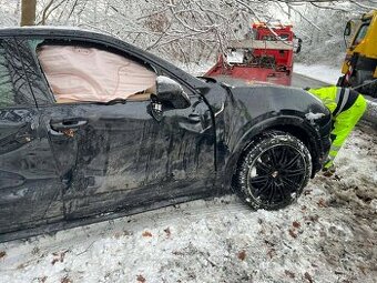 Porsche Cayenne – totální škoda, na díly