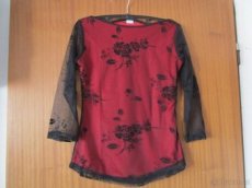 Pěkné červené slavnostní triko s černou krajkou, vel. 34