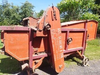 Starožitná mlátička na obilí - 1