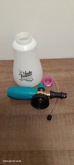 Napěňovač na mytí auta