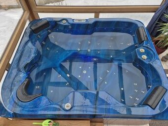 Výřivka pro 4 osoby + kryt + schody