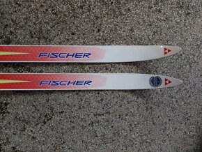 Běžky Fischer Crown XC s vázáním SNS, délka 160 cm, se šupin