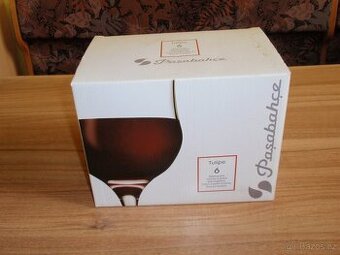 Sklenice na víno v původní krabici - 6 ks. -nové