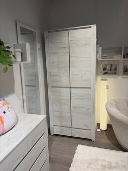 Šatní skříň Angel