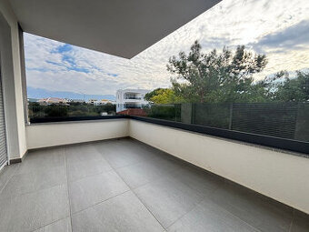 Chorvátsko-Trojizbový zariadený apartmán s bazénom