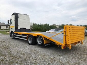 Přepravník strojů / Odtahovka  Volvo FH