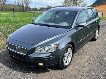 VOLVO V50 T5 2.5 162KW,XENON,VÝHŘEV,KŮŽE,SOUND,TAŽNÉ,MANUAL