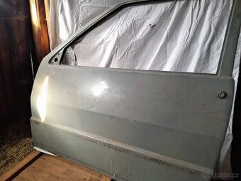 FIAT UNO 3 .DVEŘOVÍ MODEL , DVEŘE LEVÉ .