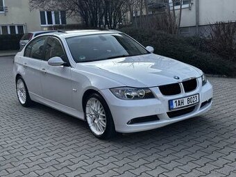 BMW Řada 3 E90 320i 110kW Sedan Navi Aut. klima Šíbr ALU R18