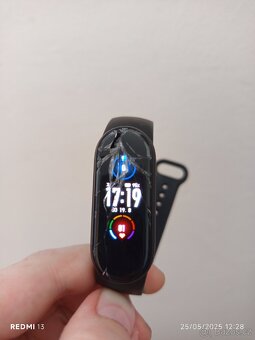 Xiaomi Mi Band 5 – funkční, prasklý, slabá baterie - 1