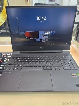 Prodám herní notebook HP Victus 15-fb0830nc - zánovní
