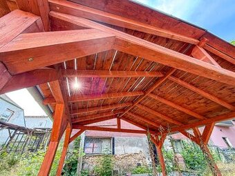 DŘEVĚNÁ PERGOLA
