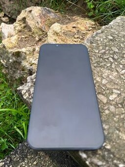 Poškozený iPhone 13