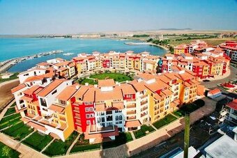 Prostorný zařízený apartmán 2+kk s výhledem na moře – Aheloy