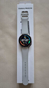 Hodinky Samsung Galaxy Watch4 44 mm prodám
