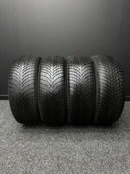 Sada pneu Nokian 215/55/17 98V