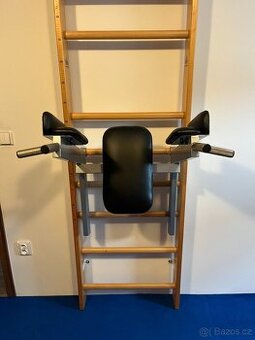 Závěsná hrazda na žebřiny