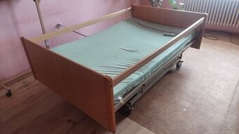 Postel zdravotní, polohovací, masiv