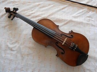 Housle celé JOH. RINT KONIGINHOF Anno 1884