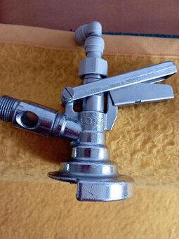 Prodám narážečku na pivo - žehlička vč. rychlospojek