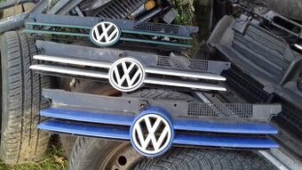 VW Volkswagen Golf 4 přední maska mezi světla