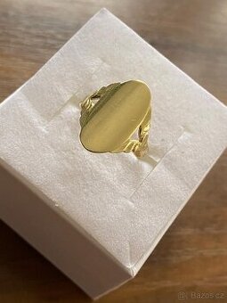 Zlatý dámský prsten