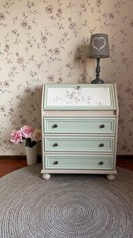 Zrenovovaný sekretář / komoda