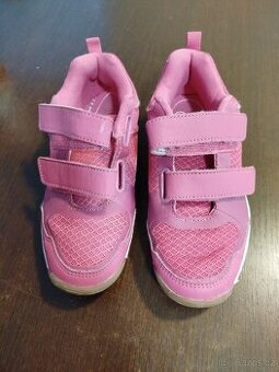 Halová dívčí obuv