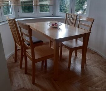 jídelní stůl a židle