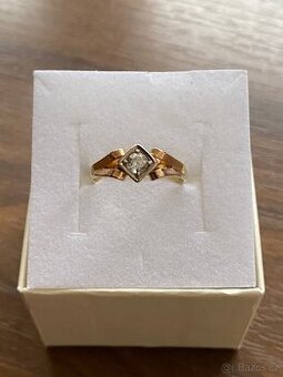 Zlatý prsten dámský