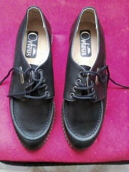 Dámské nadkotníkové kožené boty vel. 37