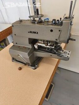 Šicí stroj - knoflíkovačka