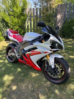 Yamaha r1