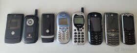 Mobilní telefony Motorola 8 kusů