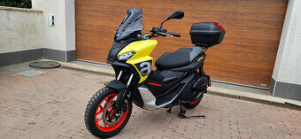 Prodám skútr Aprilia SR GT125 sport ABS - REZERVACE