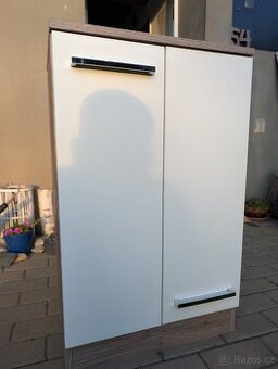 Skříň Pelipal 50,5x33x81,5