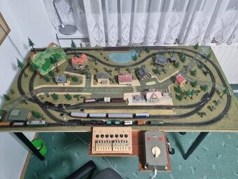 Prodím kolejiště TT, včetně domů, stromů, trafa, vlaků a vag