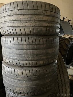 Michelin 285/35R20. 275/35R20