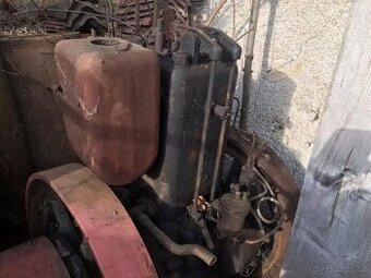 Prodám velký stabilní motor slavie 11 HP