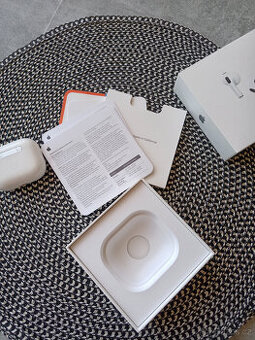 Apple Airpods 4 - 1