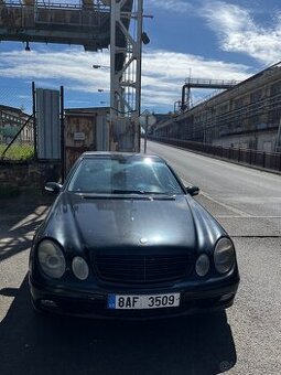 Mercedes W211