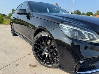 Mercedes Benz E400 AMG 4matic Benzín